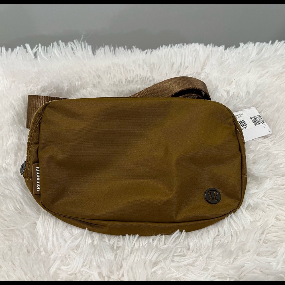 NWT Burnt Caramel EBB Belt Bag
